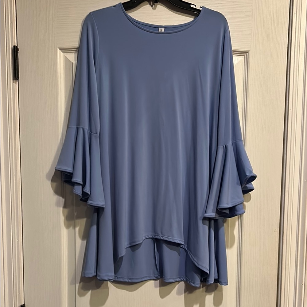 Zenana Outfitters Blue Flowy Tunic with Bell Sleeves